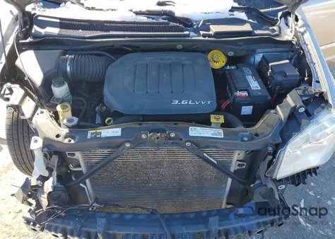 2016 Chrysler Town & Country Touring z USA, uszkodzony, nr VIN 2C4RC1BG7GR306286